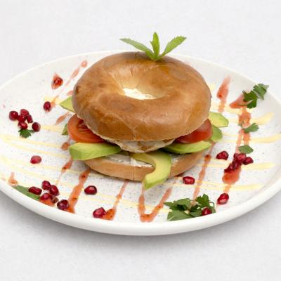 Bagel z avocado